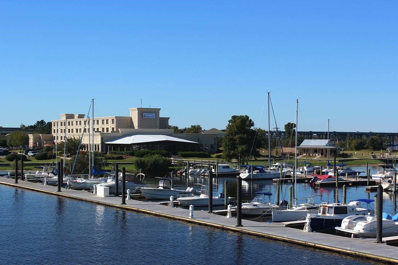 Bridgepointe Hotel & Marina New Bern Exterior photo